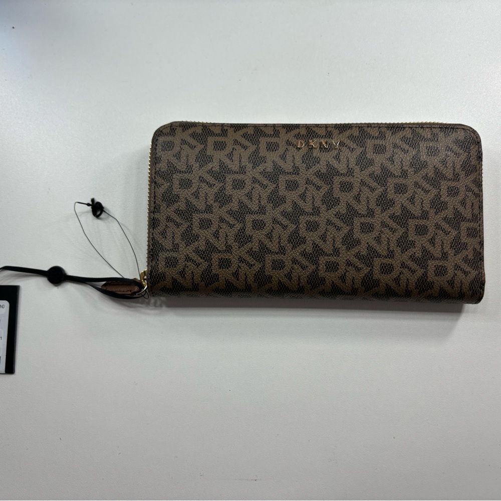 dkny wallet